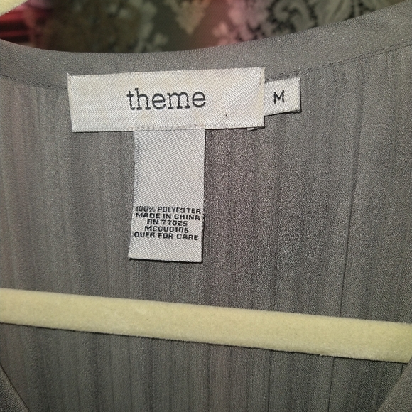 Theme grey blouse pleated ribbed ruffle 3/4 sleeve 100% polyester material - Picture 2 of 4